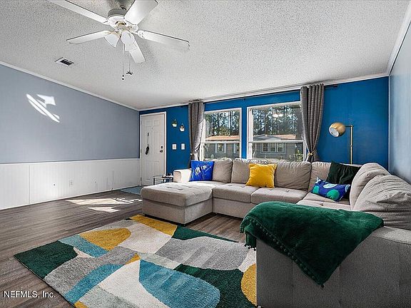 5th image of 330 Shady Oak Cir