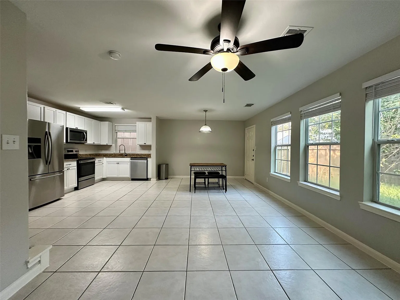 4 bed, 2.5 bath, 1700 sqft, $1,645 — Photo 3