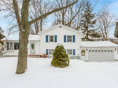 131 Meadow Cir, Rochester, NY, 14609