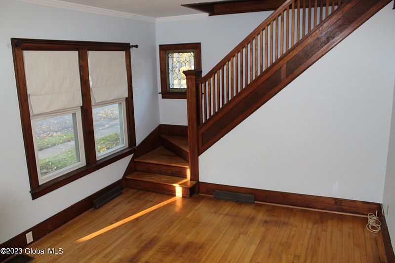 4th image of 110 Seeley Street