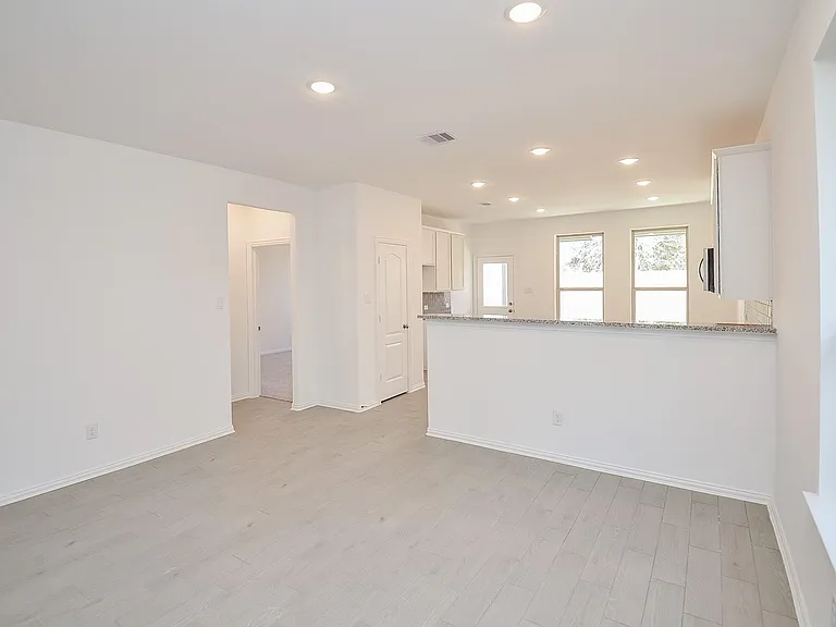 7919 Royal Palm Dr — Photo 9
