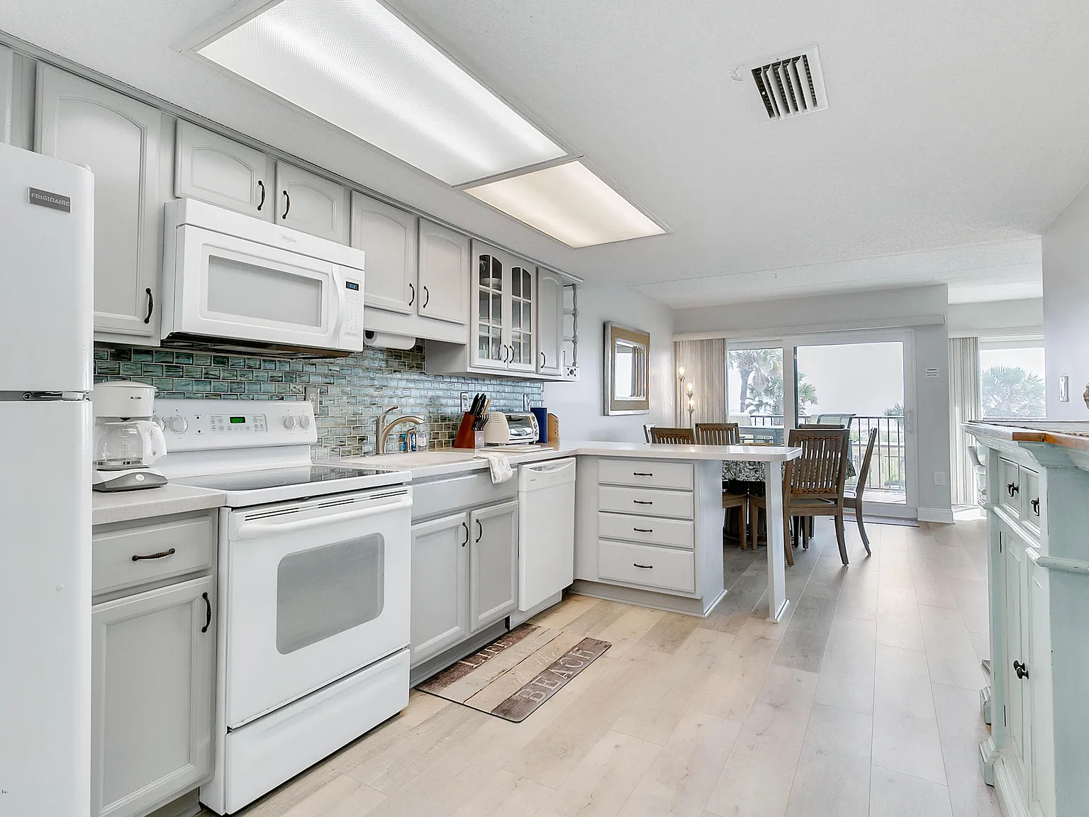 2 bed, 2.0 bath, 1100 sqft, $3,500 — Photo 2