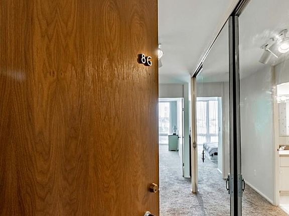 2nd image of 3000 Farnam St APT 8G