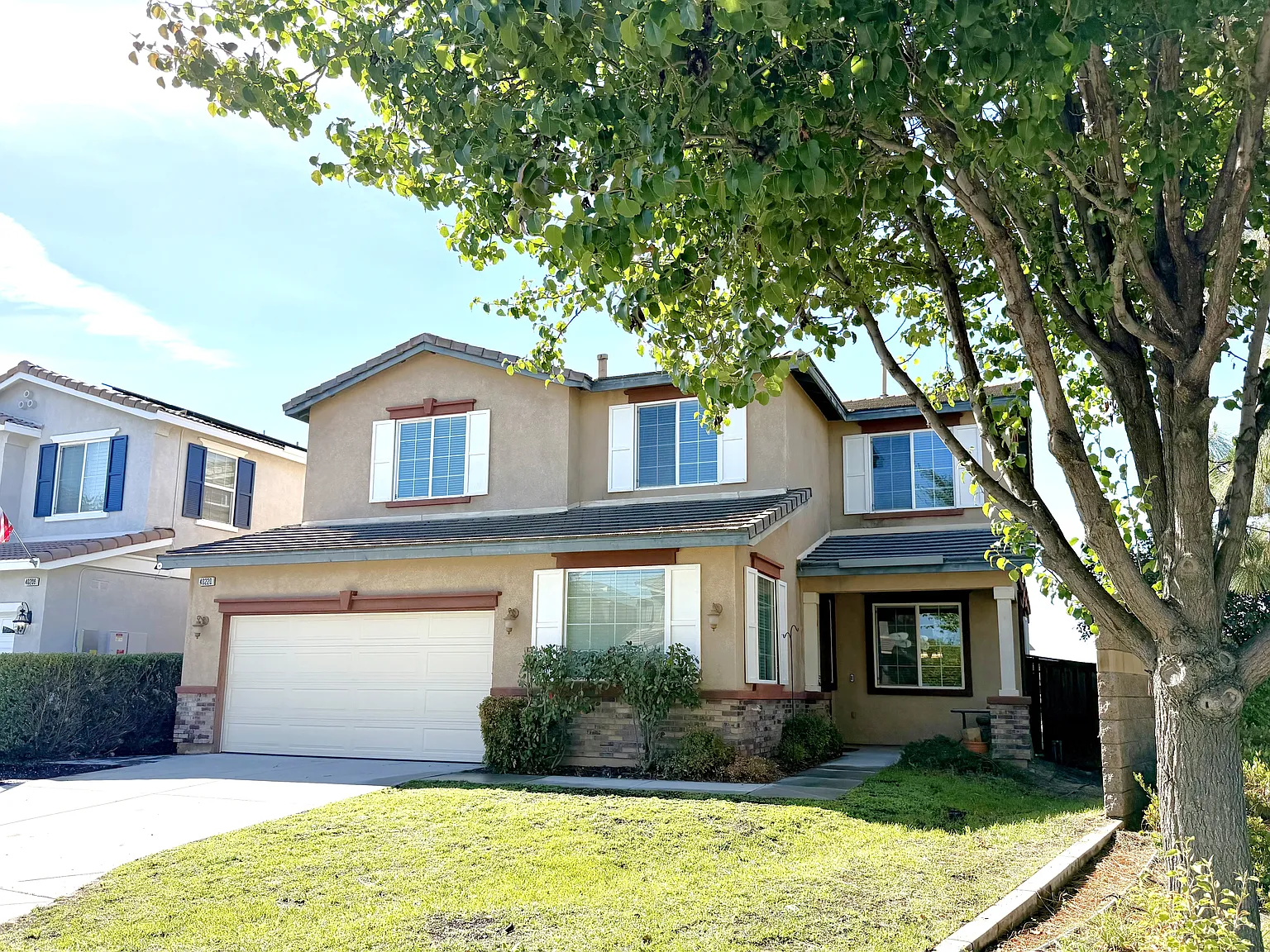 4 bed, 3233 sqft, $3,595 — Photo 2