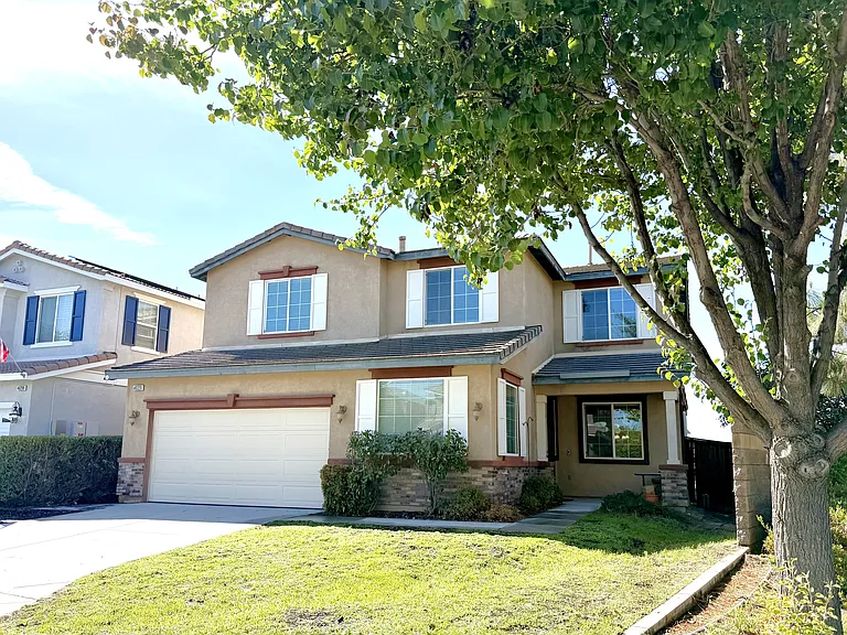 40220 Emily Pl — Photo 1