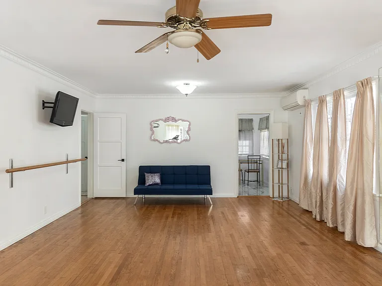 1429 Ellsmere Ave — Photo 4
