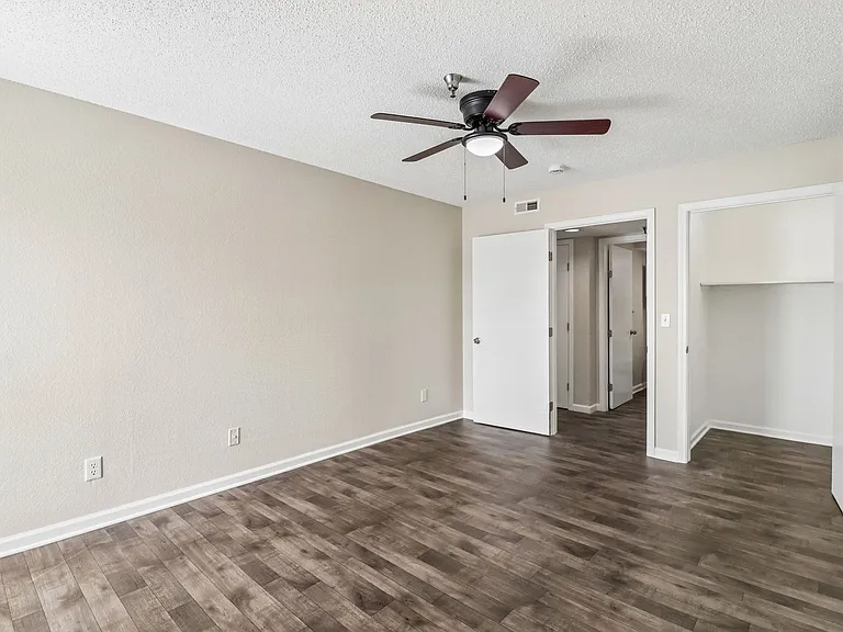 Falcon Point Apartments — Photo 3
