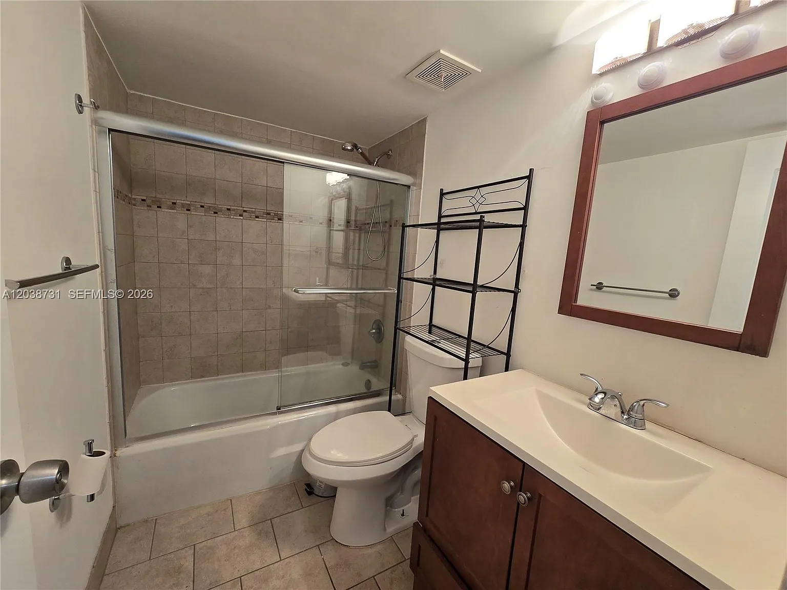 Bayview Palms Condo — Photo 4