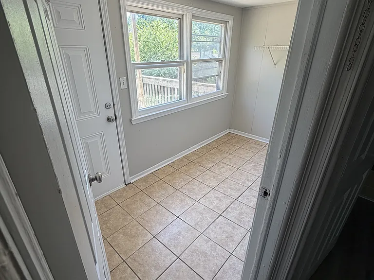 4033 Reich St — Photo 5
