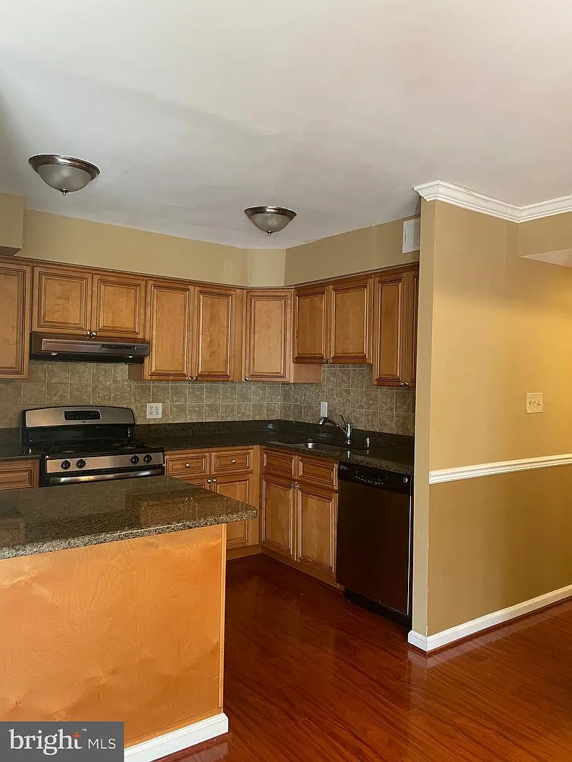 2 bed, 925 sqft, $2,800 — Photo 4