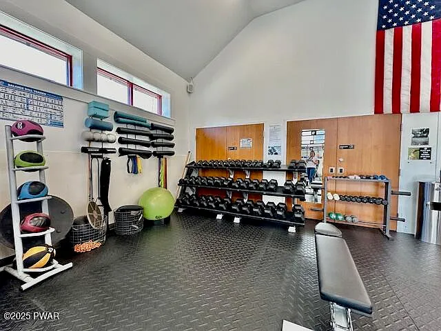101 Pommel Dr — Photo 52