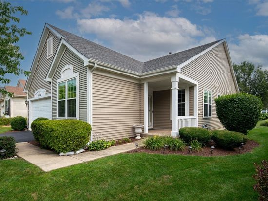 16163 Seneca Lake Cir, Crest Hill, IL 60403