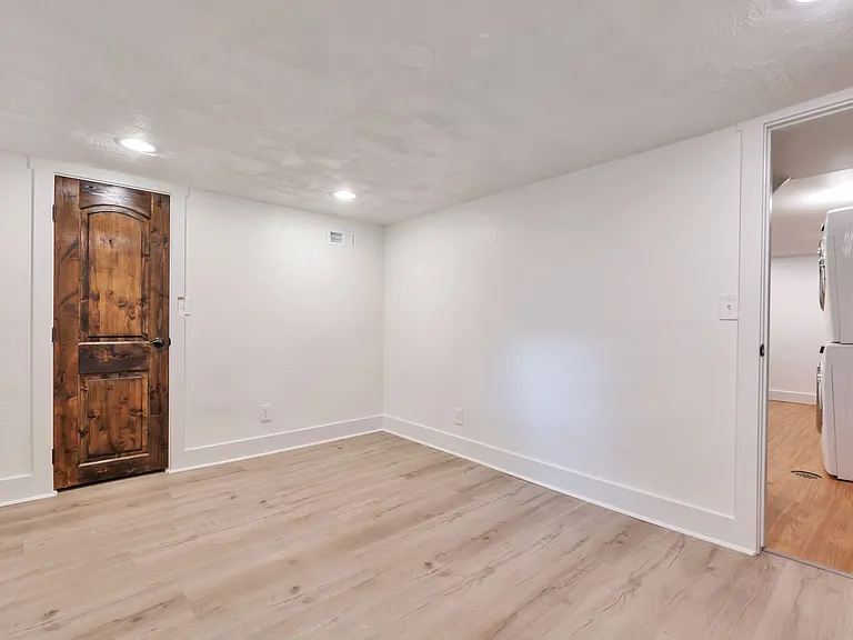 4858 S Viewmont St — Photo 52