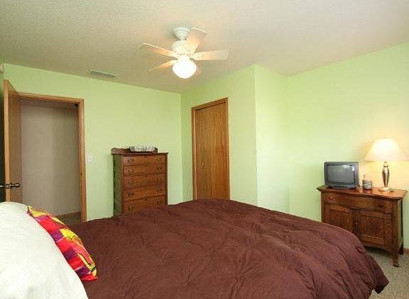 3rd image of 920 Kayla Cir