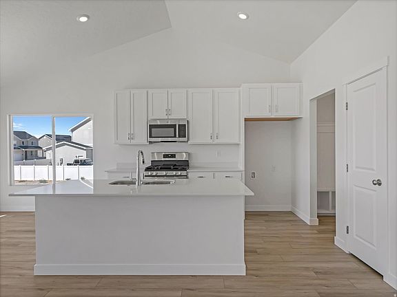 5th image of 1423 N Harper Way #220