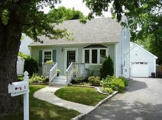 2 Twilight Pl, Port Monmouth, NJ 07758