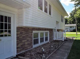 1406 Minnehaha Ln, Cedar Falls, IA 50613