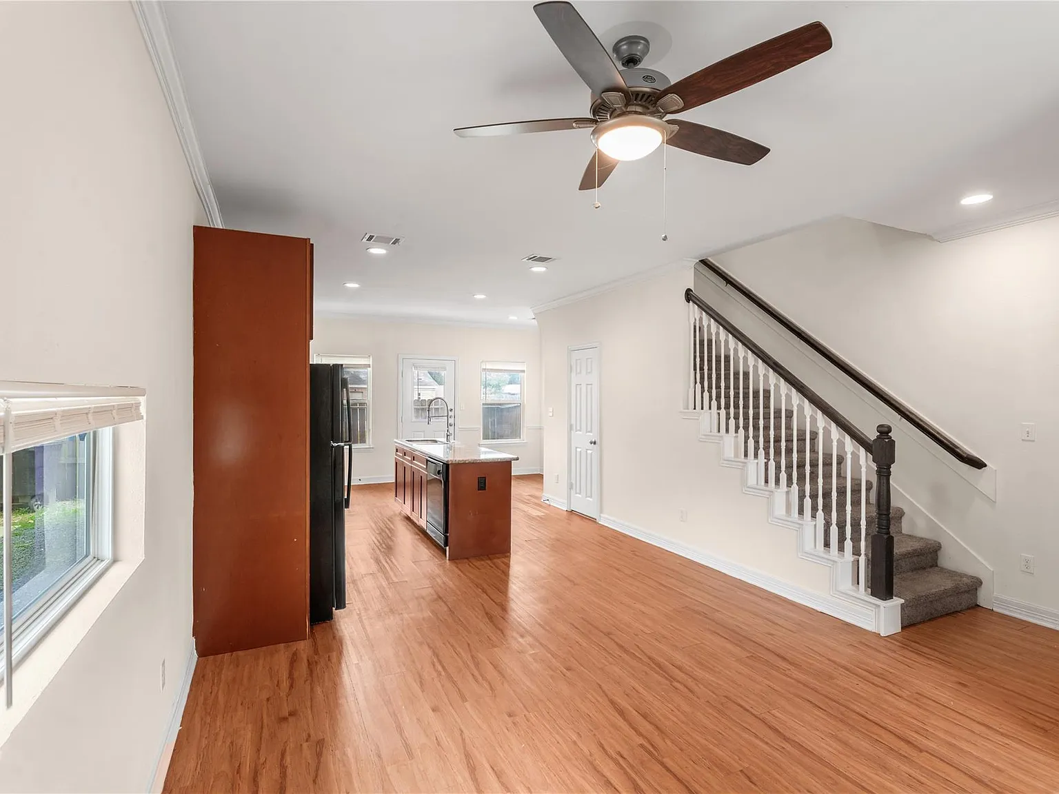 3 bed, 2.5 bath, 1195 sqft, $1,600 — Photo 3