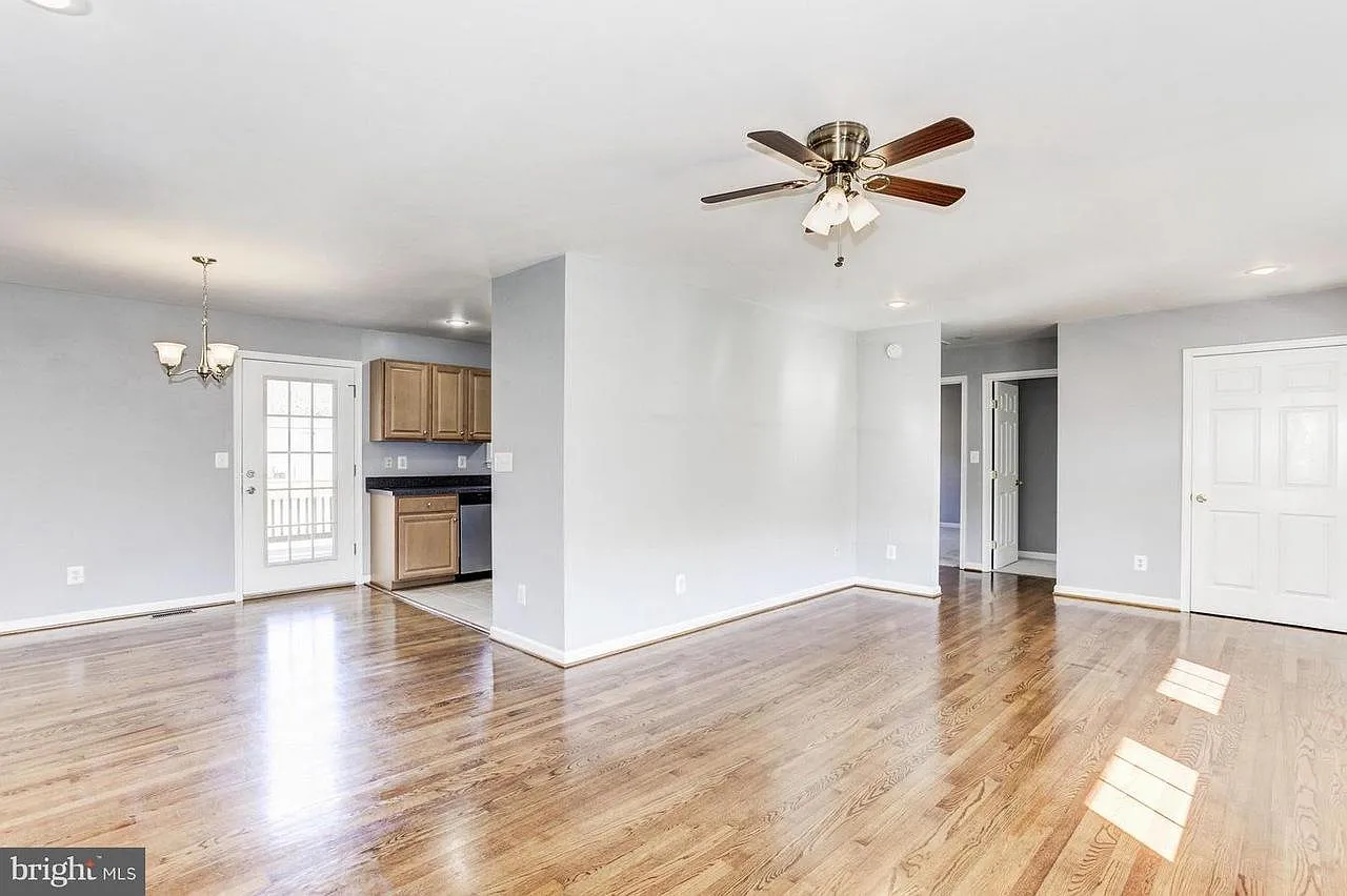 3 bed, 1550 sqft, $2,400 — Photo 4