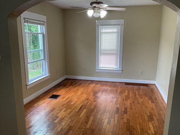 3rd image of 139 S Magnolia Ave
