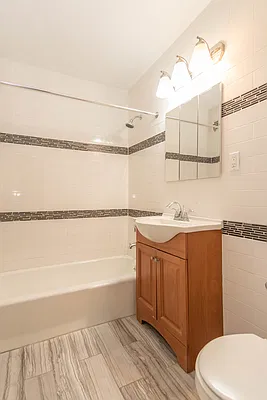Rented by Rhona Realty | media 7