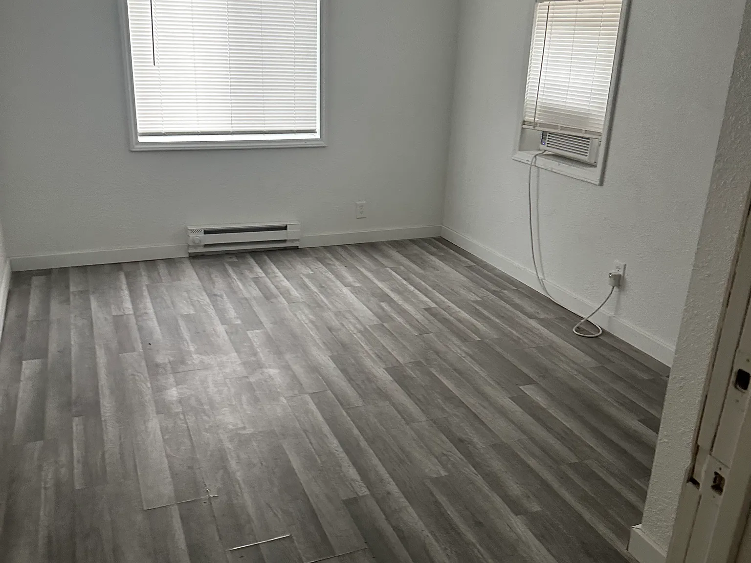 1105 W Howard St — Photo 1