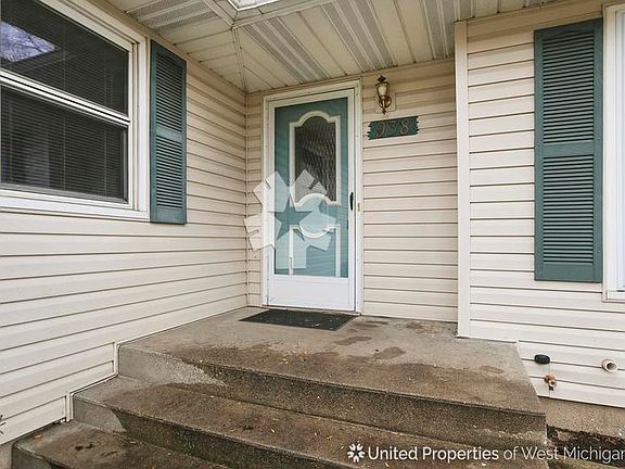 2nd image of 938 Parkhurst Ave NW