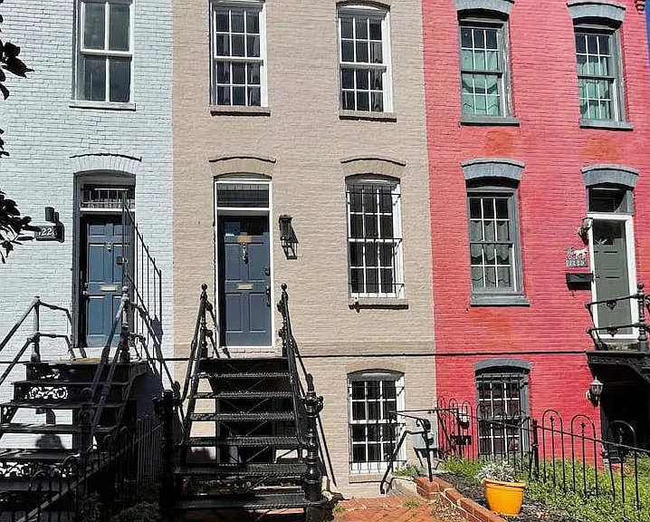 1228 G St SE — Photo 1