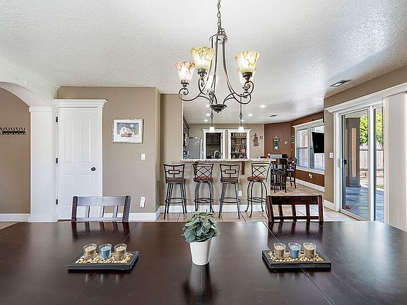 3rd image of 211 Parkland Way