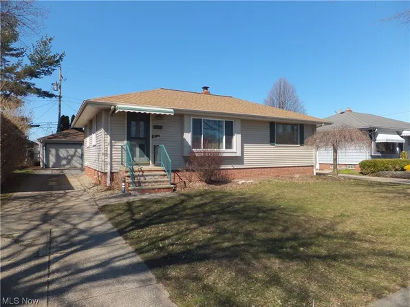 4752 Springwood Dr, Brooklyn, OH 44144