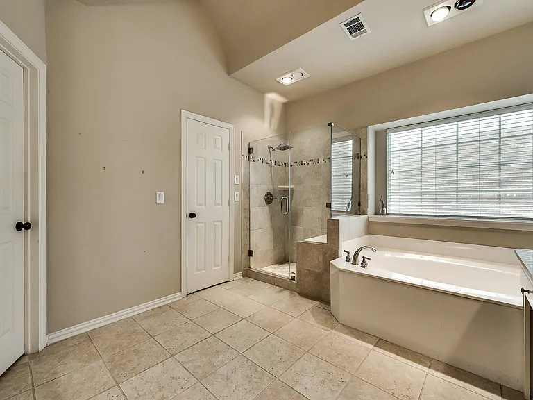 970 Burns Xing — Photo 14