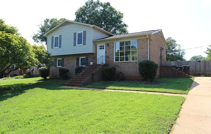 1766 Colony Rd — Photo 1