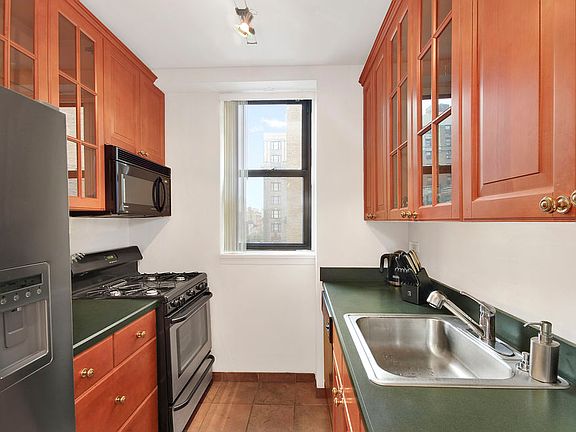 3rd image of 255 W 85th St APT 8D