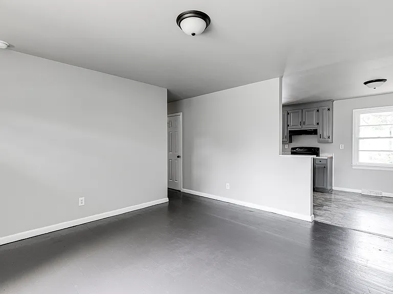 1314 Vinton St — Photo 3