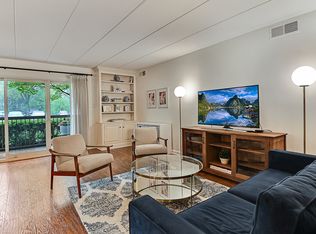 6443 Clarendon Hills Rd APT 100, Willowbrook, IL 60527