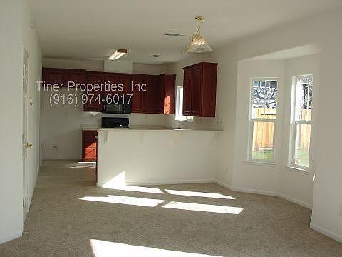 4th image of 1030 Carmelita Ave