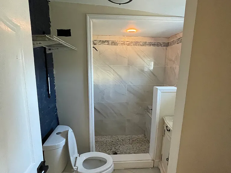 210 W 5th St #1A — Photo 14