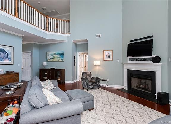 4th image of 127 Cloister Ln