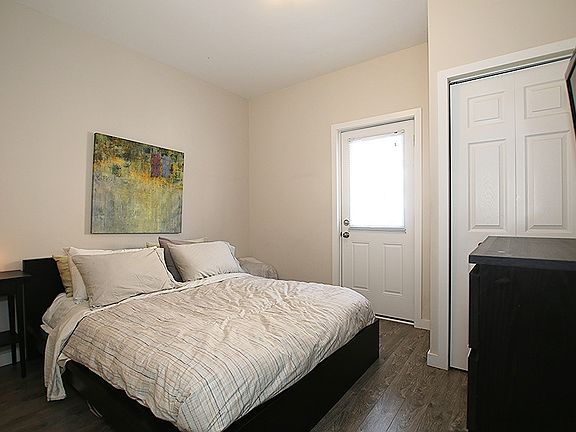 5th image of 174 Clarence St #3-Bedroom