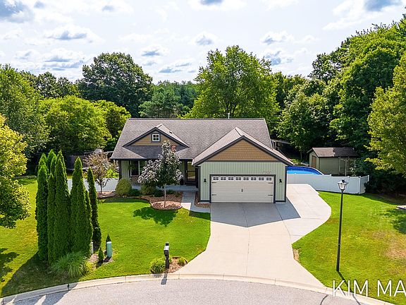 3rd image of 12569 Canterbury Ct