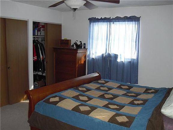 3rd image of 1405 Knollwood Dr E