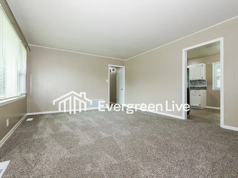 548 Utah St — Photo 8