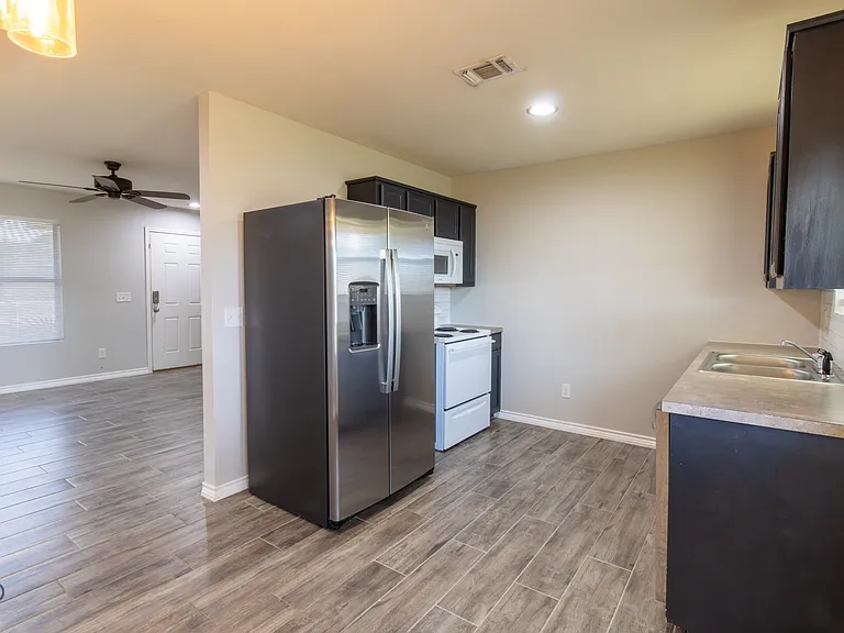 1218 Newman Ave — Photo 9