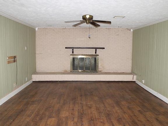 4th image of 2295 Central Dr