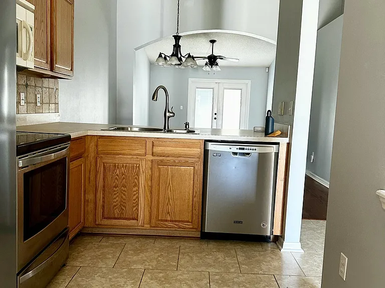 341 Redwood Ln — Photo 6