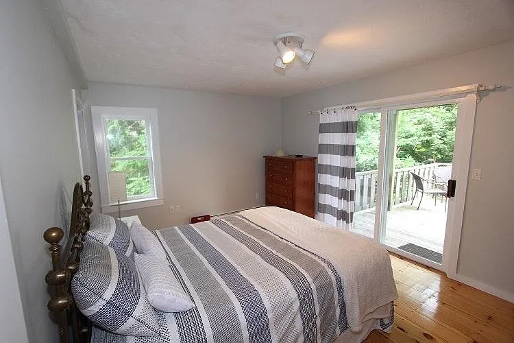 110 Knott Ave — Photo 6