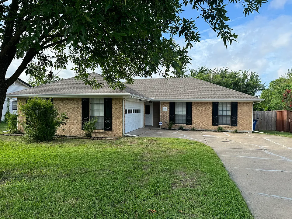 109 E Willow Ln