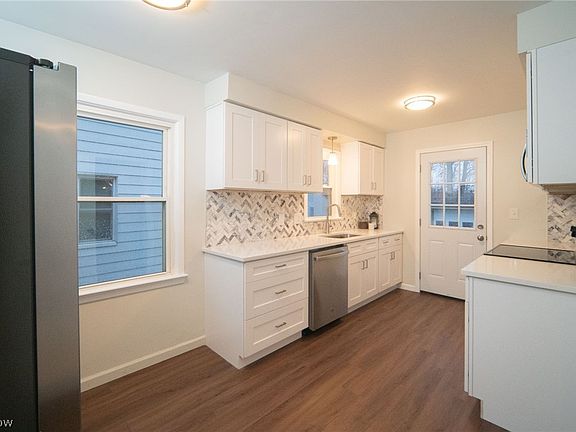 5th image of 31931 Dickerson Rd