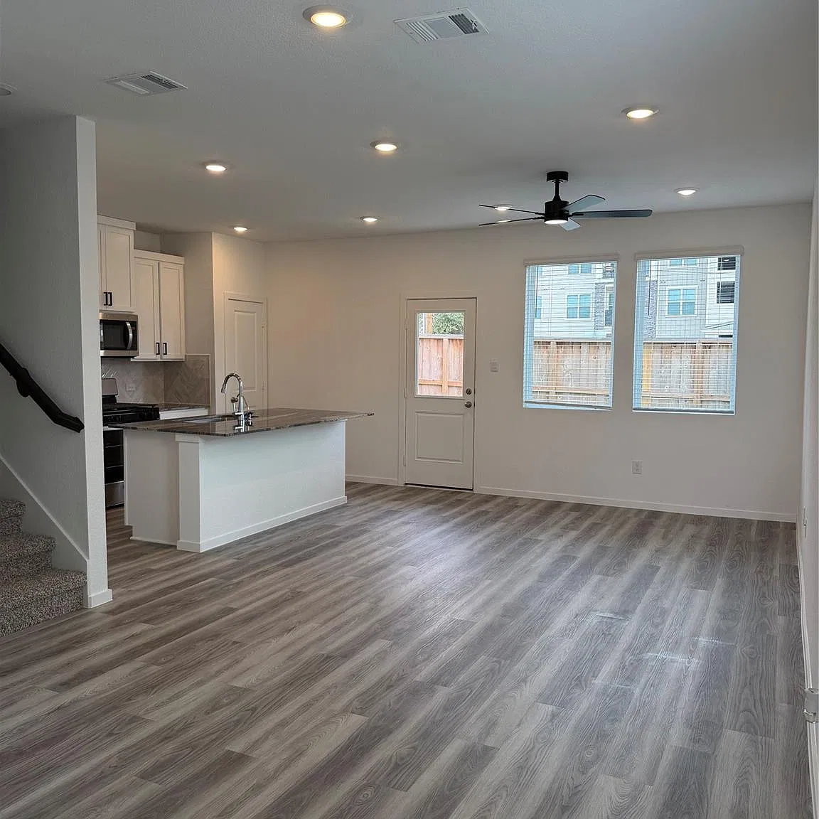 3 bed, 2.5 bath, 1487 sqft, $2,400 — Photo 3