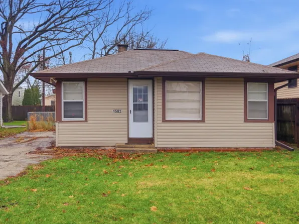 1502 Ridgeway Ave, Round Lake Beach, IL 60073